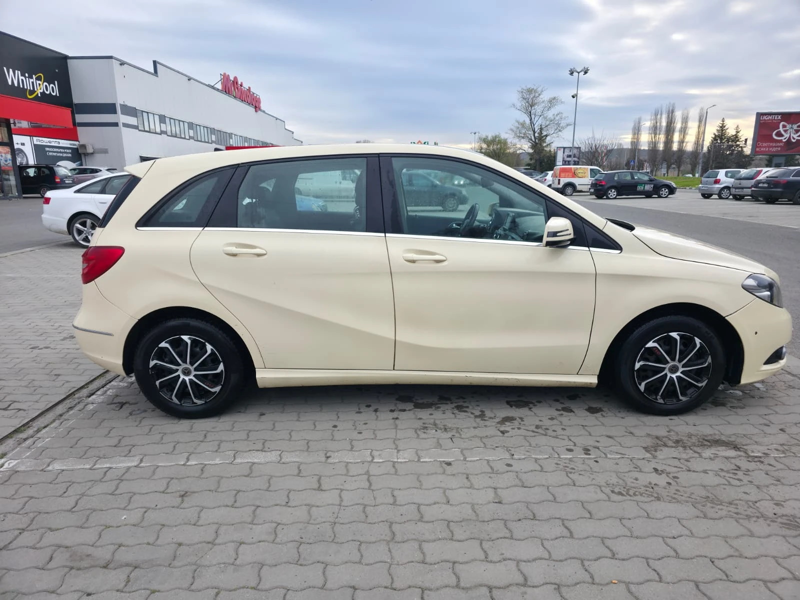 Mercedes-Benz B 180, снимка 2 - Автомобили и джипове - 54134765