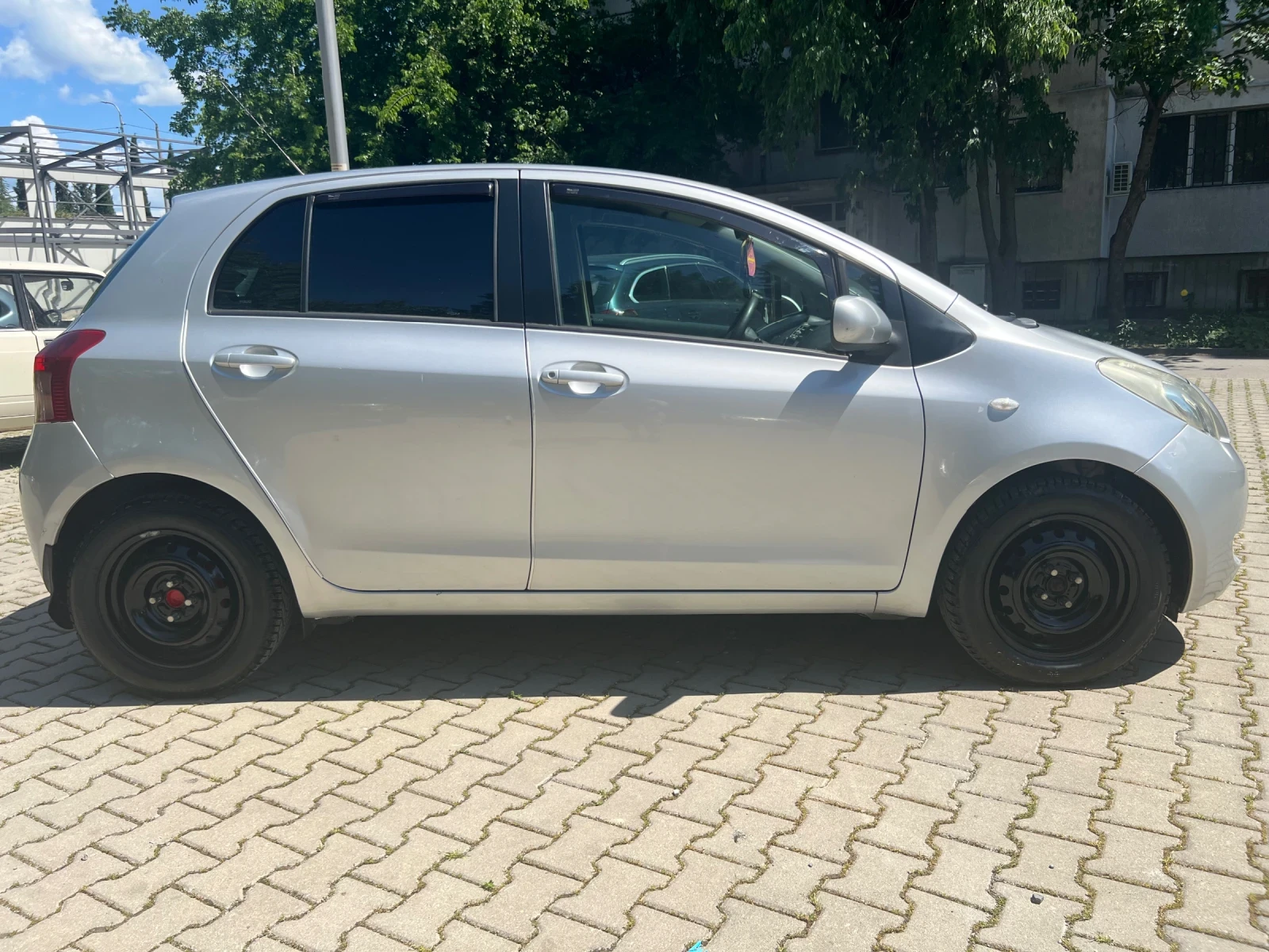 Toyota Yaris 1.3VVT-I, снимка 4 - Автомобили и джипове - 54671320