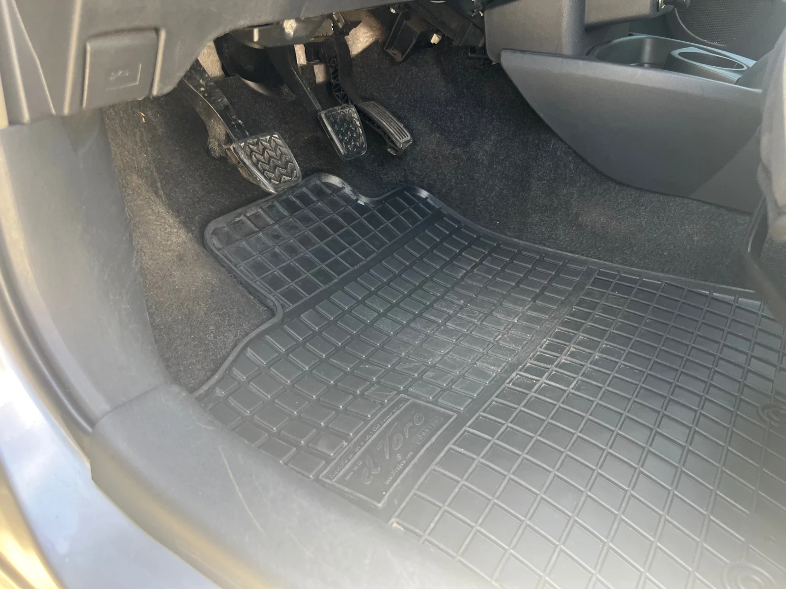 Toyota Yaris 1.3VVT-I, снимка 8 - Автомобили и джипове - 54671320