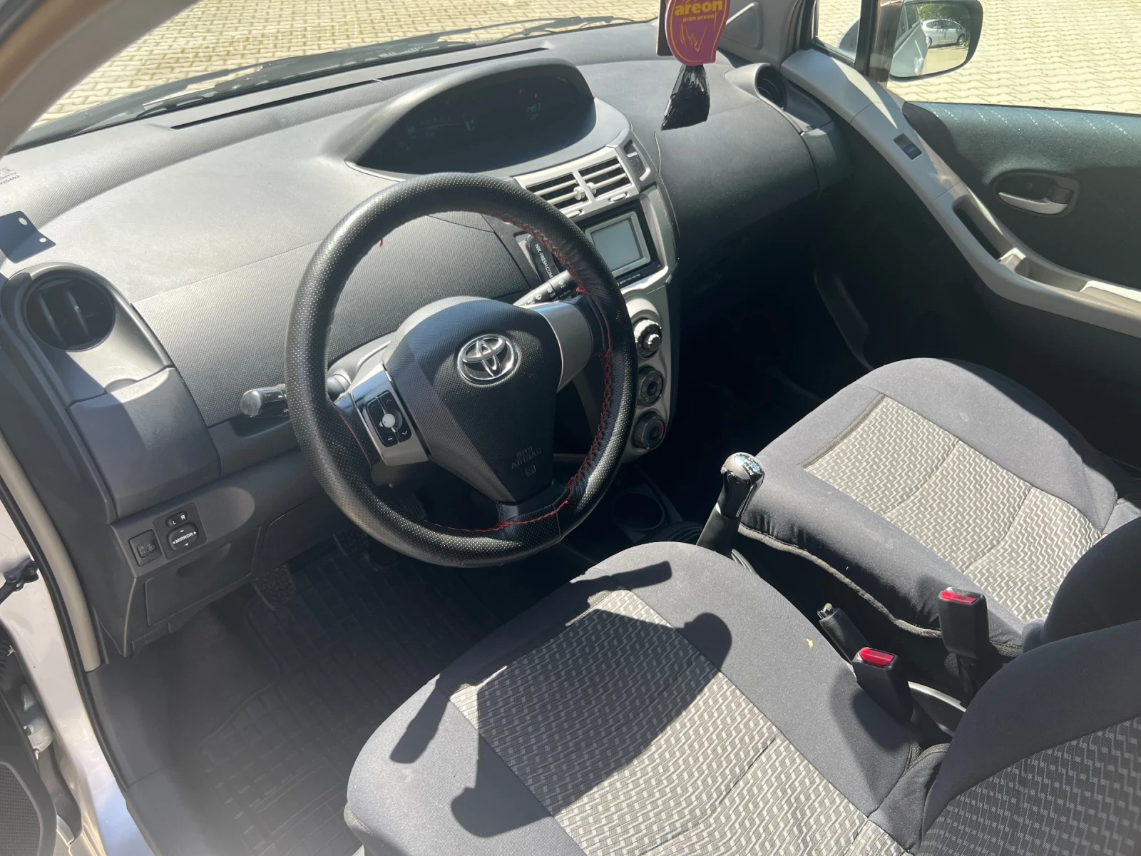Toyota Yaris 1.3VVT-I, снимка 7 - Автомобили и джипове - 54671320