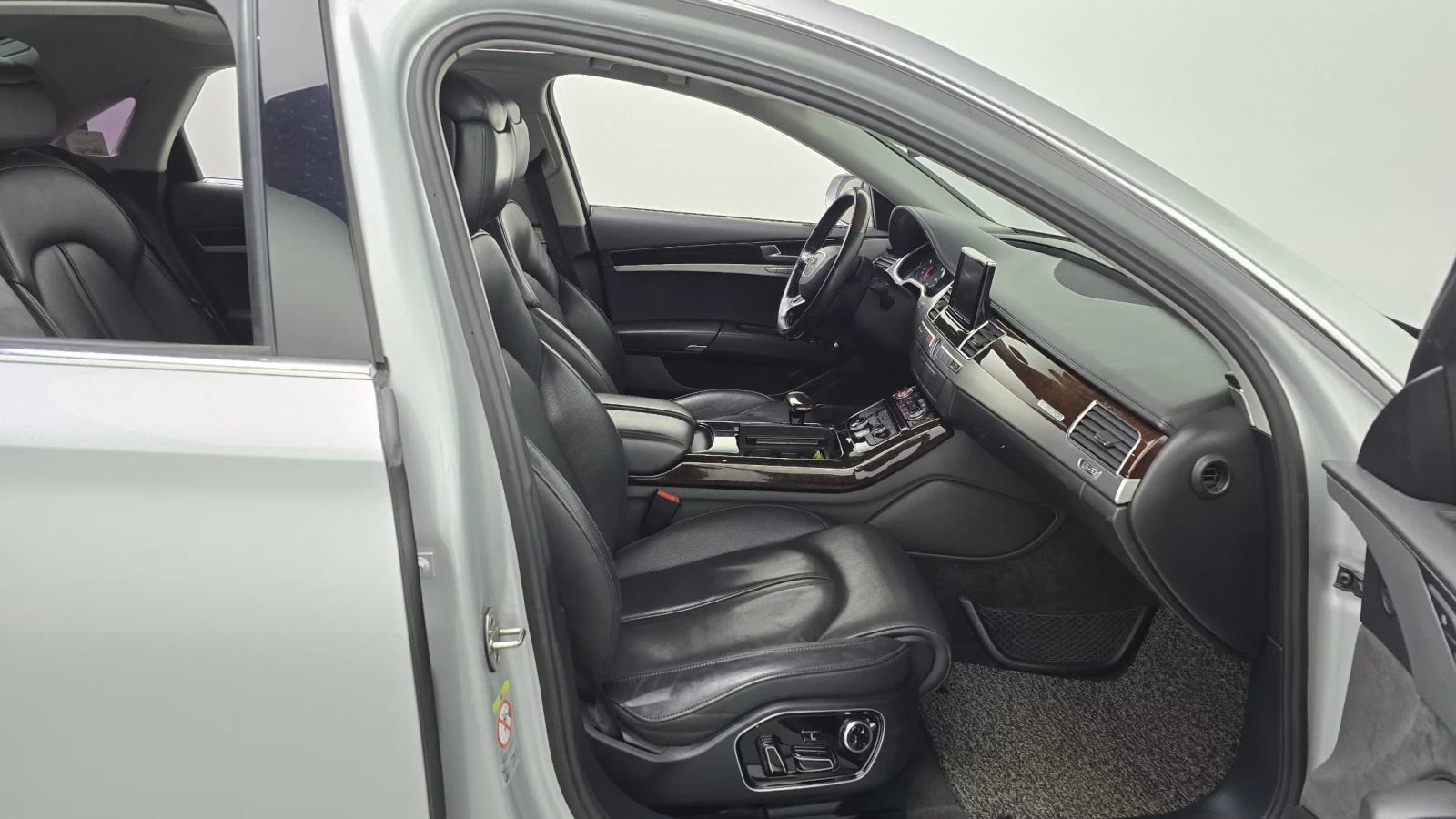 Audi A8 4.2TDI !МАСАЖИ! !PANO! !360!, снимка 10 - Автомобили и джипове - 54953057