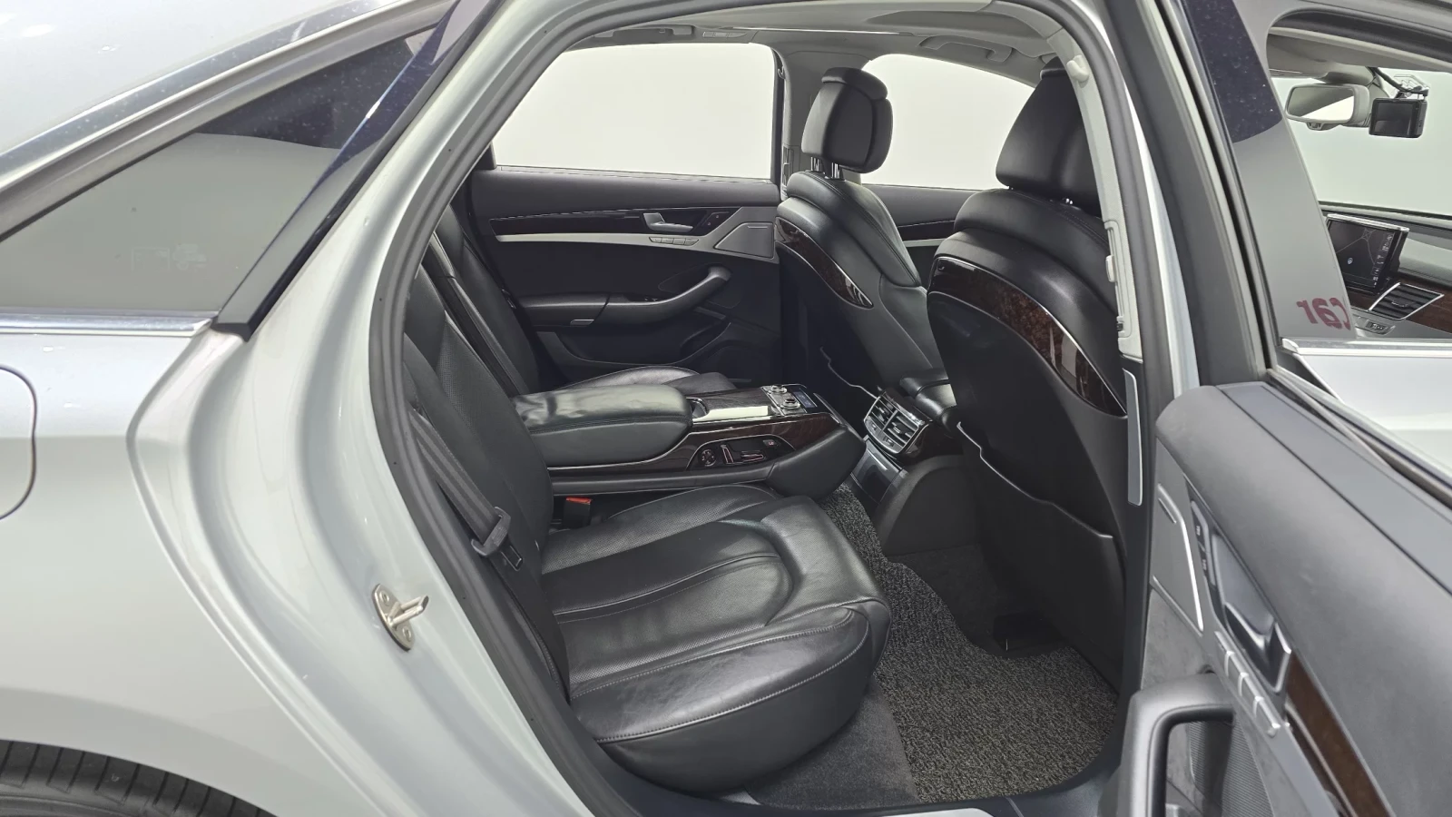 Audi A8 4.2TDI !МАСАЖИ! !PANO! !360!, снимка 11 - Автомобили и джипове - 54953057