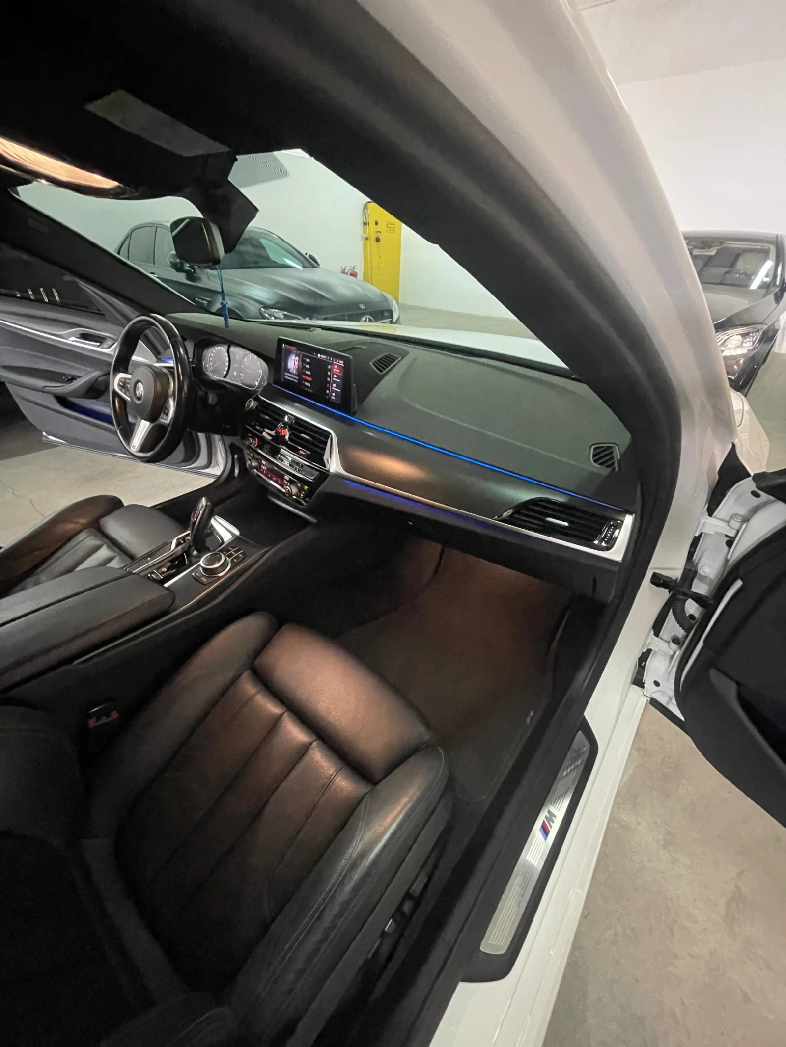 BMW 540 Xdr/M Performance/Facelift/Камера/Подгр/Амбиентно/, снимка 12 - Автомобили и джипове - 55226060