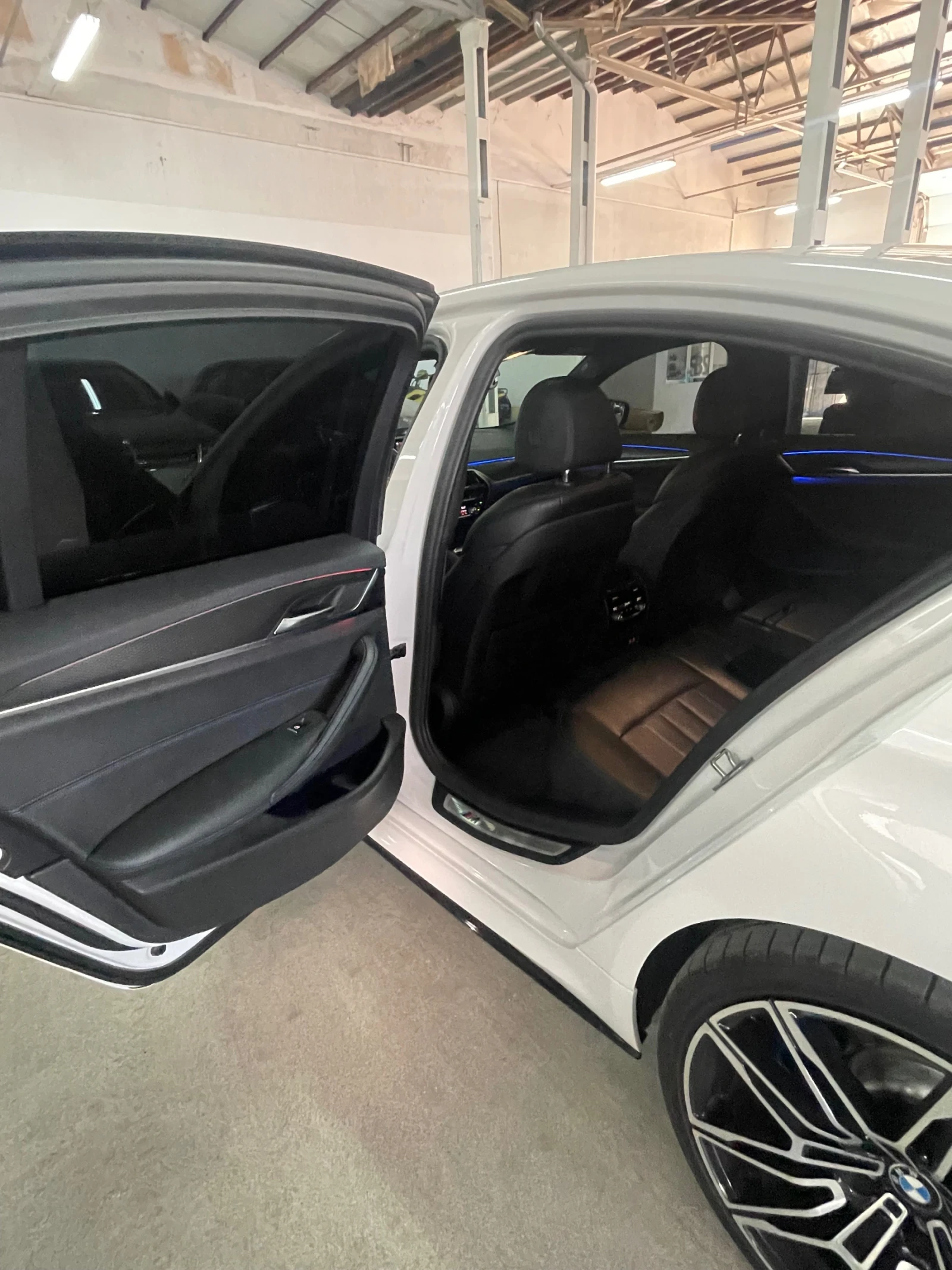 BMW 540 Xdr/M Performance/Facelift/Камера/Подгр/Амбиентно/, снимка 17 - Автомобили и джипове - 55226060