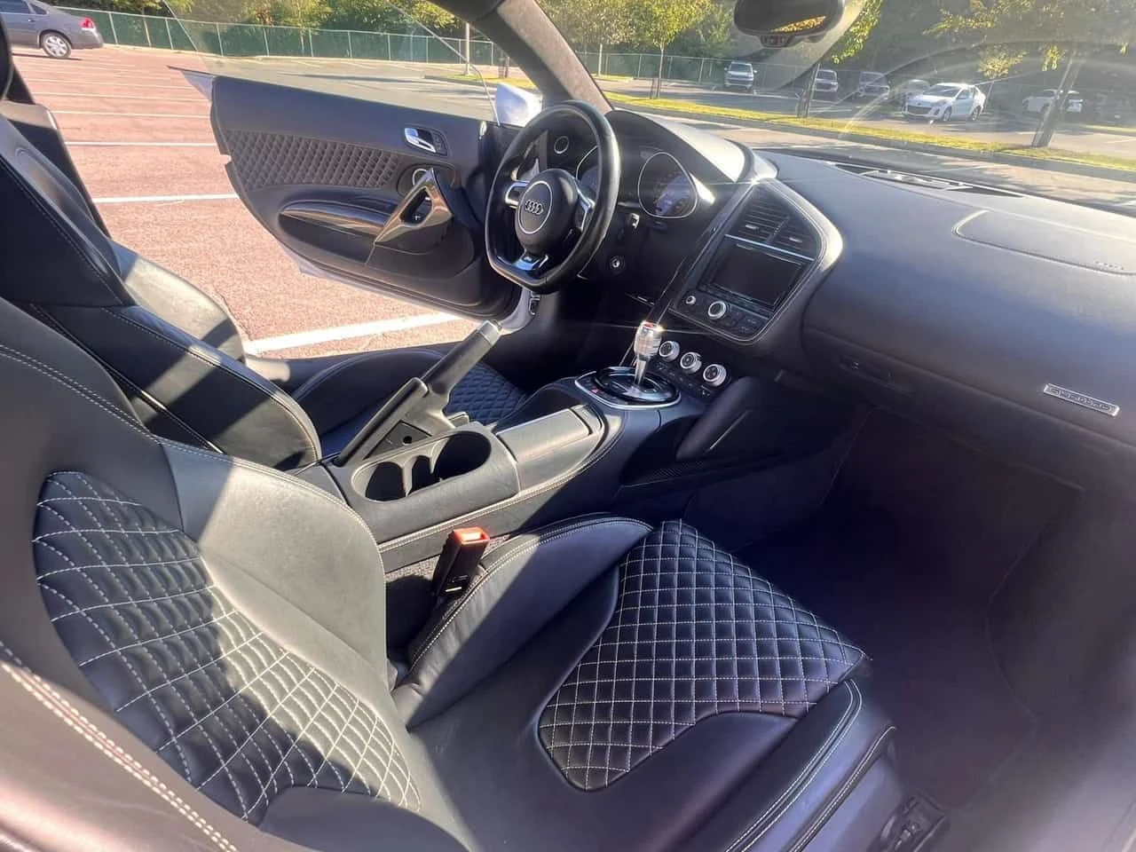 Audi R8 * V10 * АВТОКРЕДИТ БЕЗ ПЪРВОНАЧАЛНА ВНОСКА* , снимка 9 - Автомобили и джипове - 55627684
