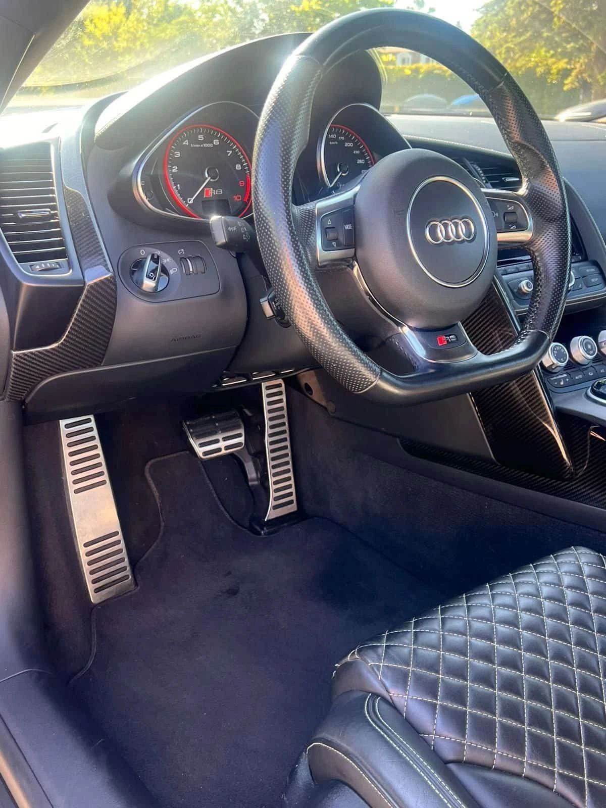 Audi R8 * V10 * АВТОКРЕДИТ БЕЗ ПЪРВОНАЧАЛНА ВНОСКА* , снимка 7 - Автомобили и джипове - 55627684