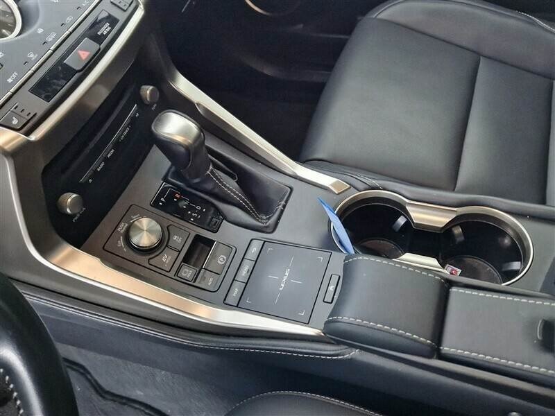Lexus NX 300h 2.5i AWD HYBRID EXECUTIVE Facelift топ състояние, снимка 15 - Автомобили и джипове - 46318260
