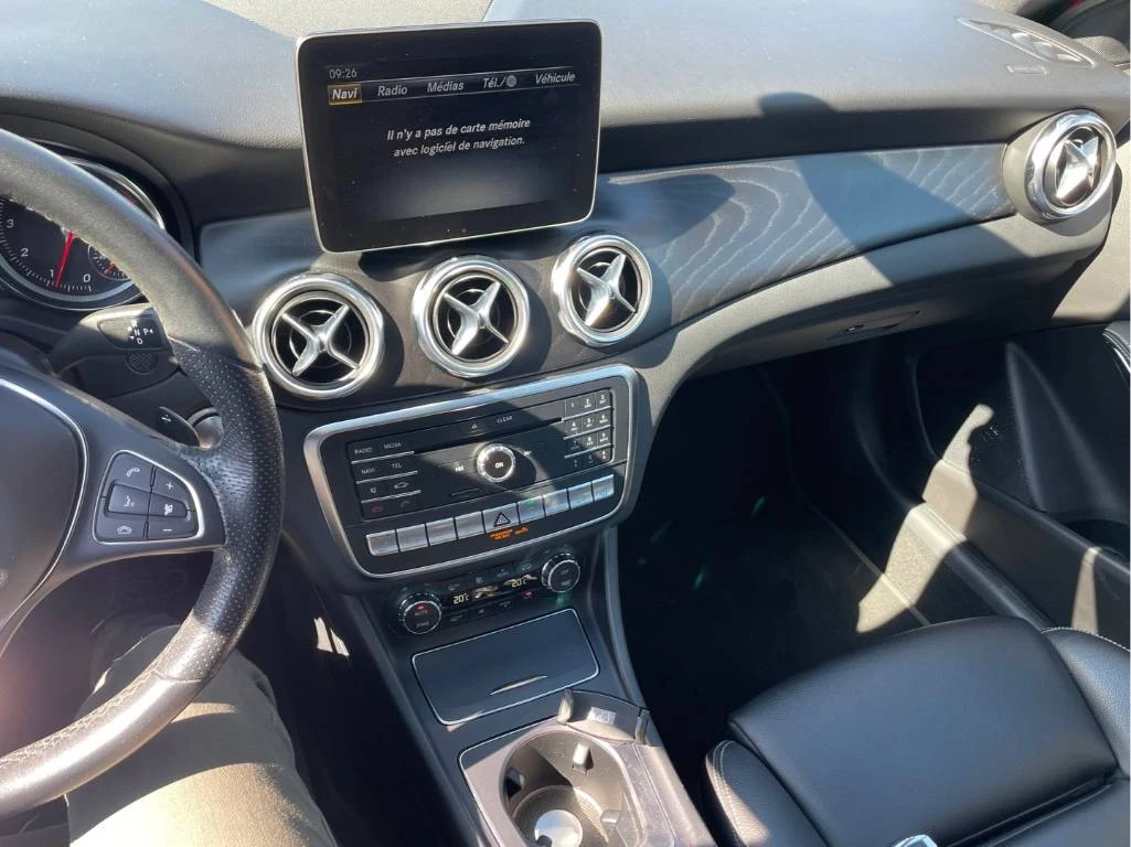 Mercedes-Benz GLA 250 CARFAX* ОПЦИЯ ЗА ФИНАНСИРАНЕ*  - изображение 9