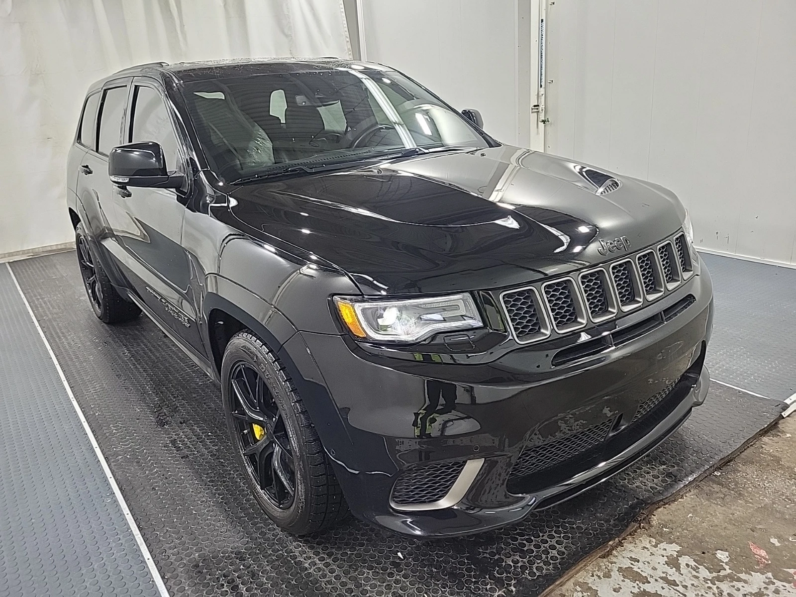 Jeep Grand cherokee TRACKHAWK* * CARFAX * * АВТО КРЕДИТ * * , снимка 1 - Автомобили и джипове - 54086872