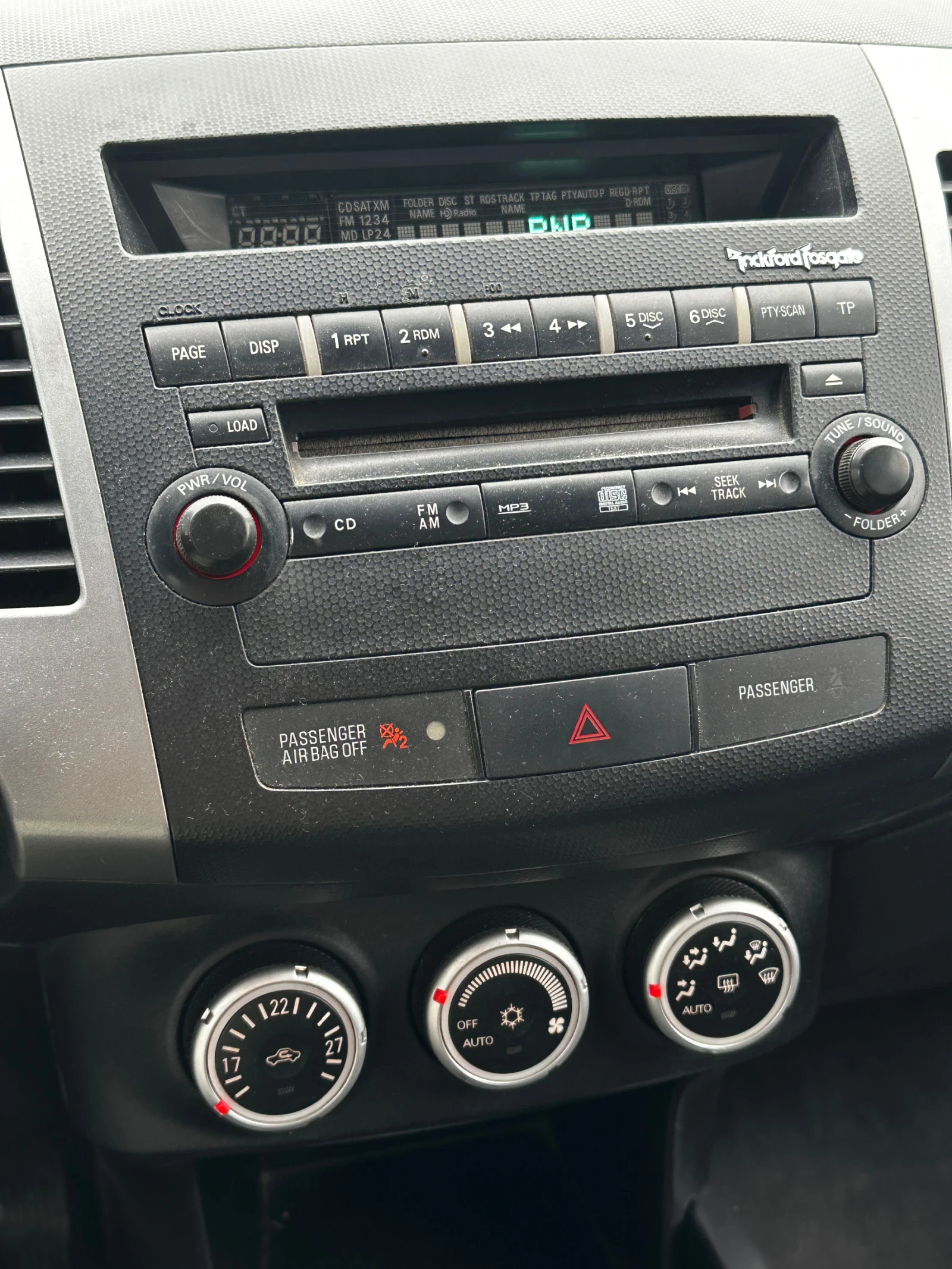 Mitsubishi Outlander 2.0D-ID 4X4, снимка 7 - Автомобили и джипове - 54375043