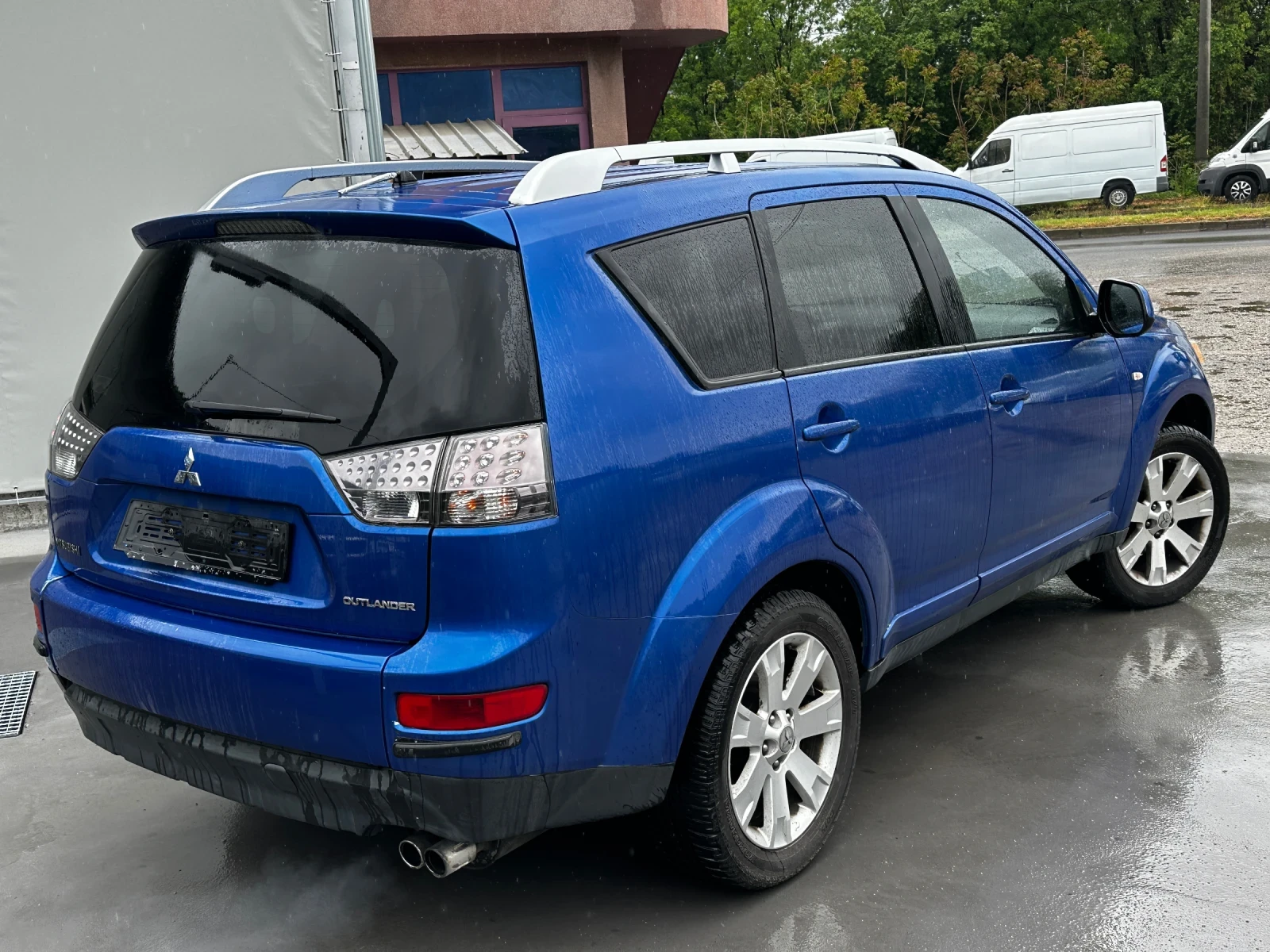 Mitsubishi Outlander 2.0D-ID 4X4, снимка 4 - Автомобили и джипове - 54375043
