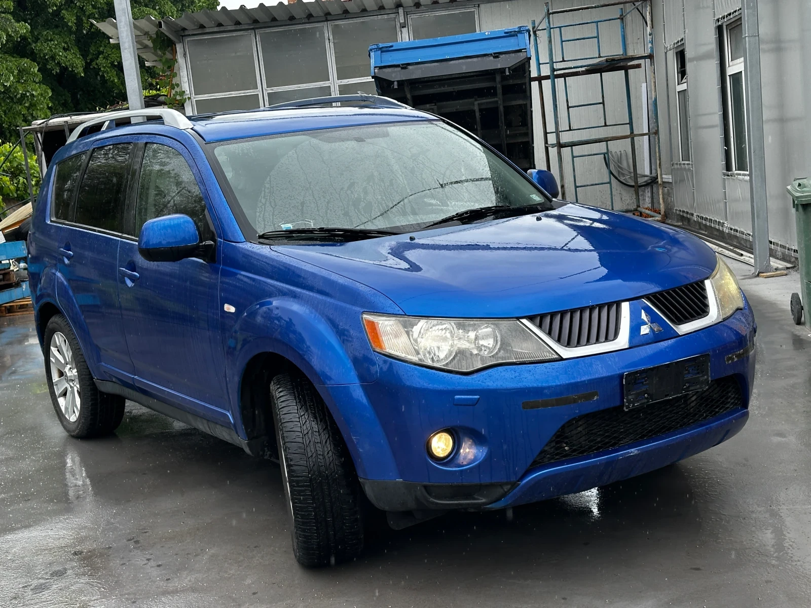 Mitsubishi Outlander 2.0D-ID 4X4, снимка 3 - Автомобили и джипове - 54375043