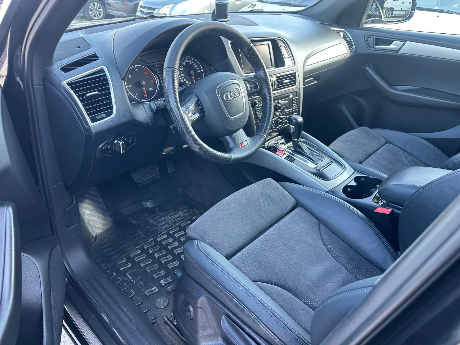 Audi Q5 2.0/170кс 4х4 Автоматик, снимка 9 - Автомобили и джипове - 54490195