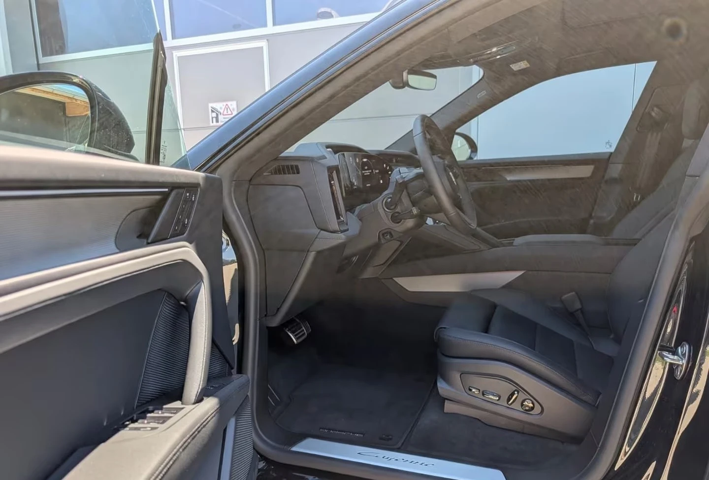 Porsche Cayenne ELECTRIC * NEW 2026* BOSE PANORAMA 360-CAM, снимка 12 - Автомобили и джипове - 55103852