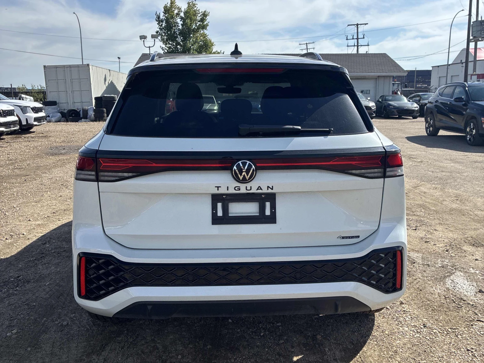 VW Tiguan COMFORTLINE R-LINE BLACK EDITION / АВТОКРЕДИТ, снимка 5 - Автомобили и джипове - 56010548
