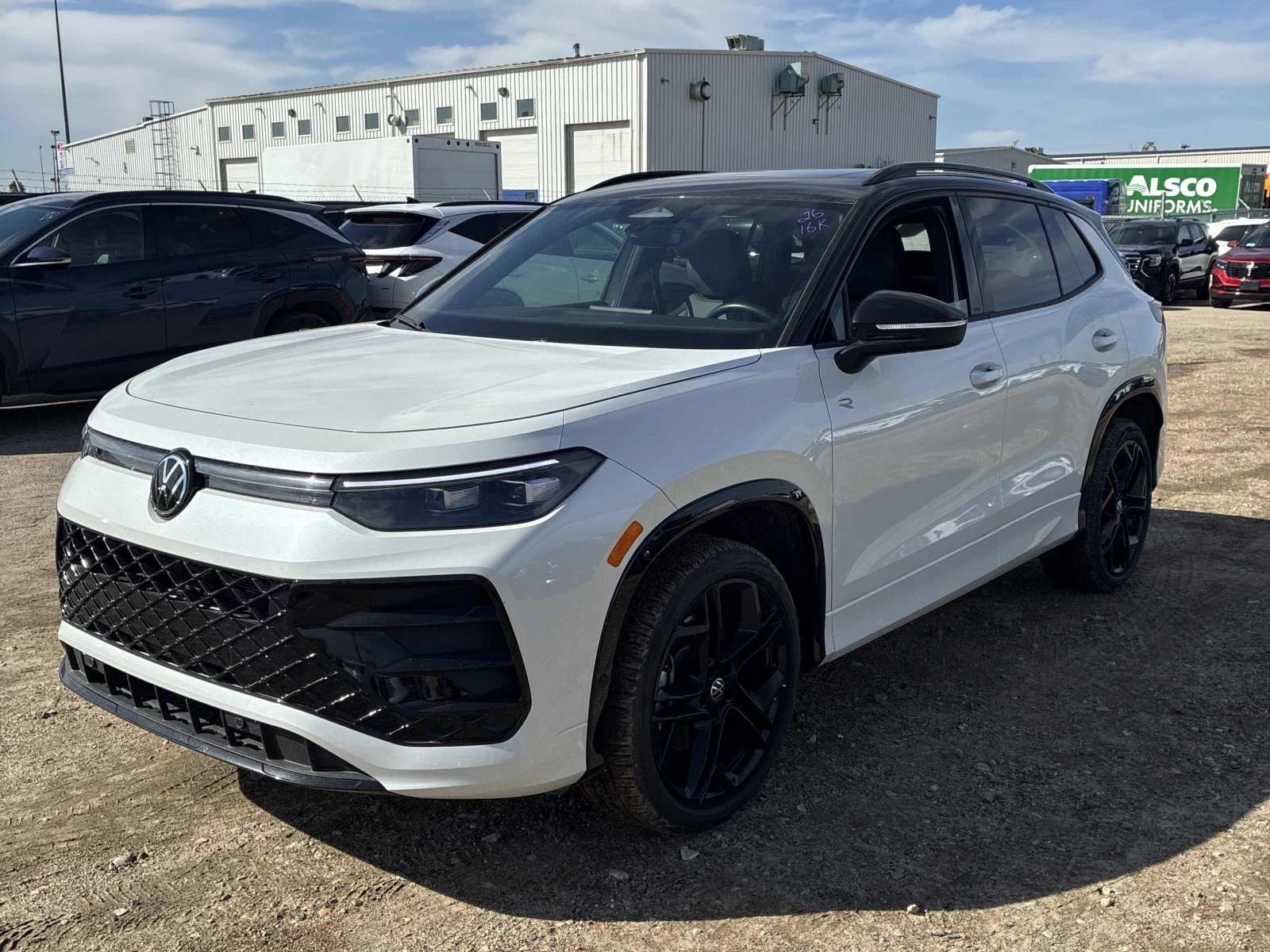 VW Tiguan COMFORTLINE R-LINE BLACK EDITION / АВТОКРЕДИТ