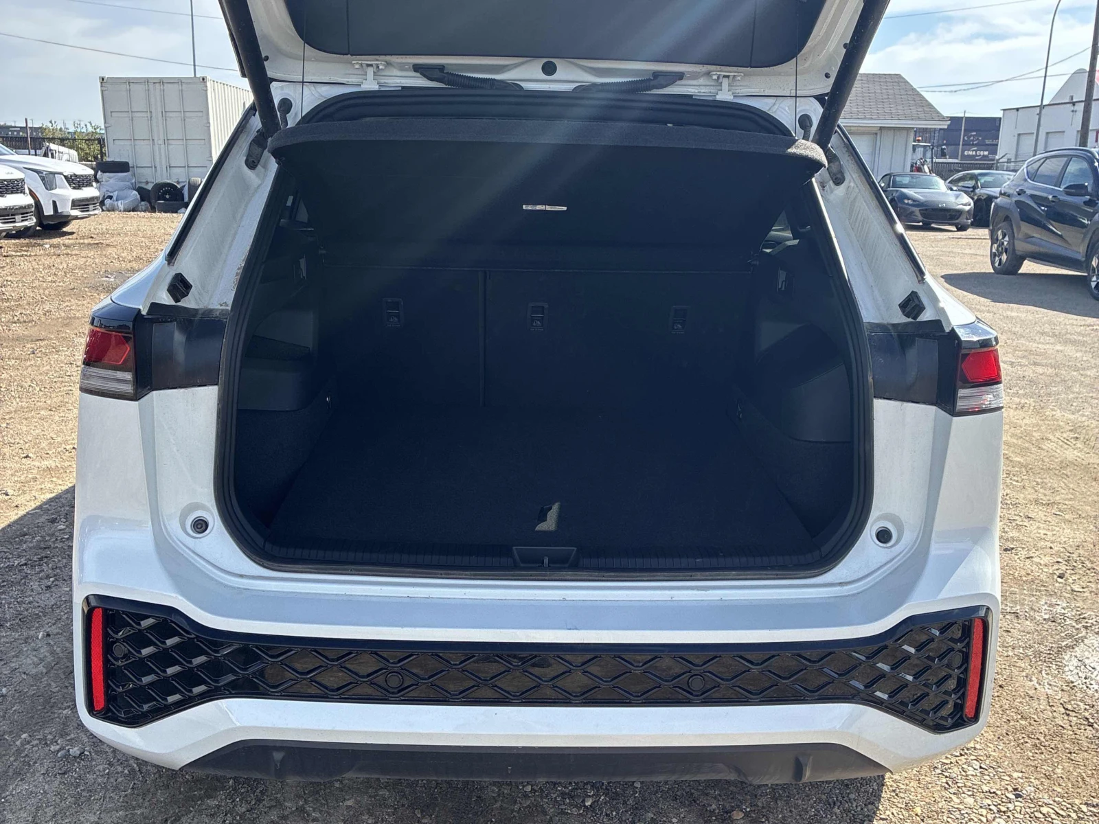VW Tiguan COMFORTLINE R-LINE BLACK EDITION / АВТОКРЕДИТ, снимка 6 - Автомобили и джипове - 56010548