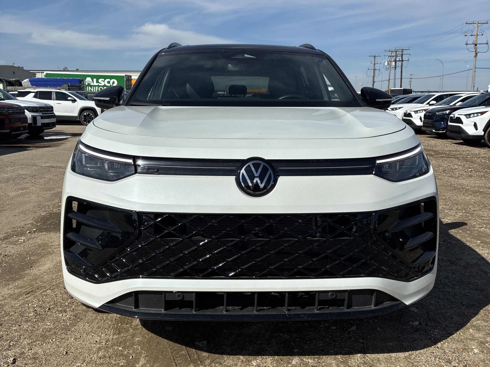VW Tiguan COMFORTLINE R-LINE BLACK EDITION / АВТОКРЕДИТ, снимка 2 - Автомобили и джипове - 56010548