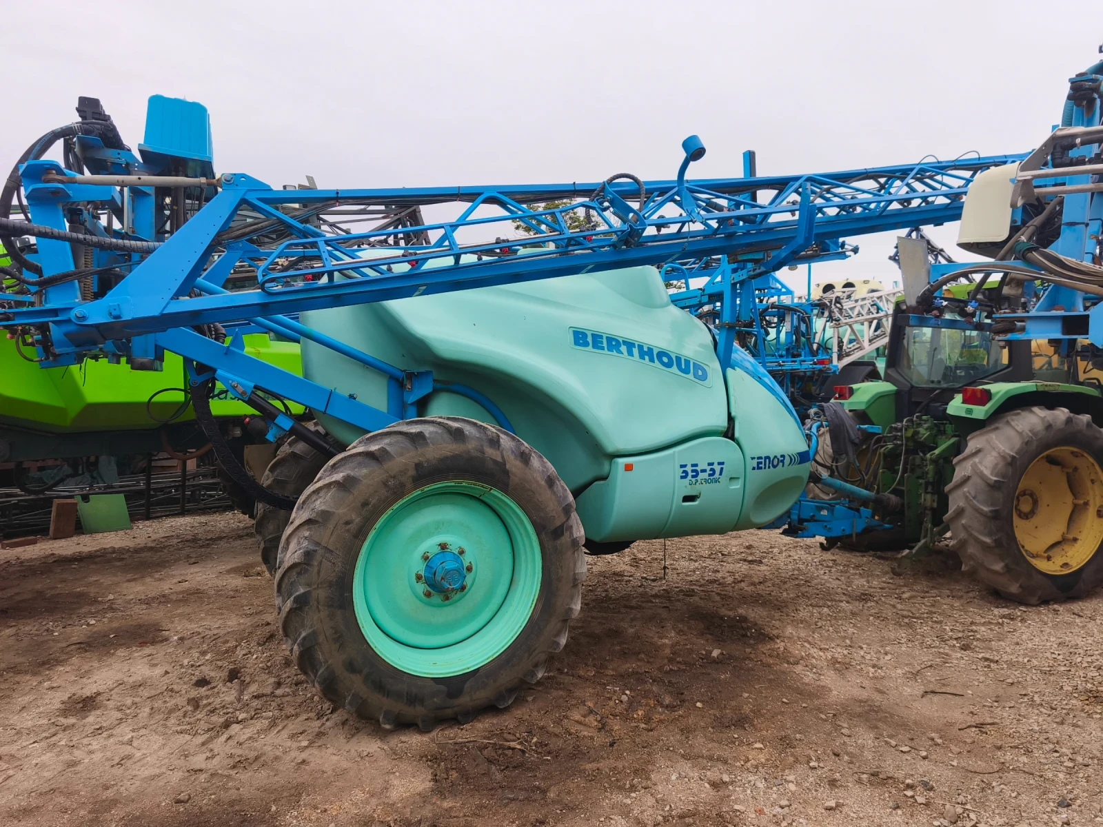 Пръскачка Berthoud Tenor , снимка 3 - Селскостопанска техника - 52475738