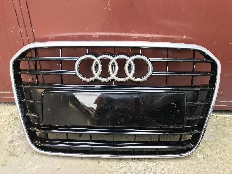 Решетка за Audi A6, снимка 1 - Части - 22417029