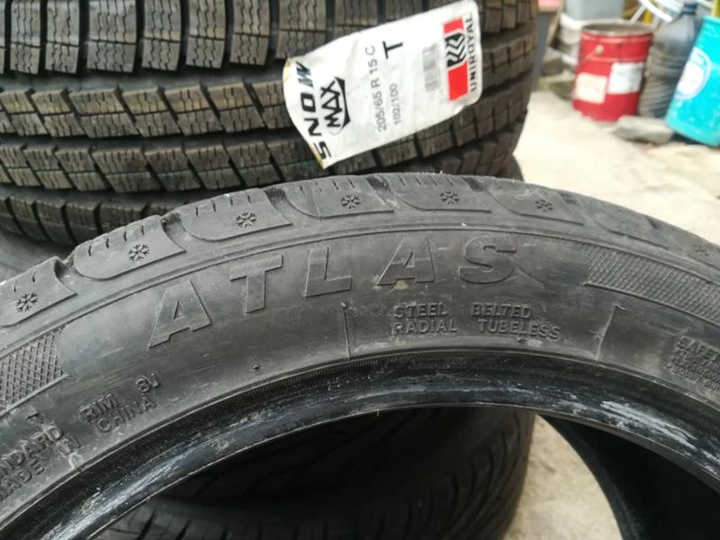 Гуми Зимни 235/45R17, снимка 3 - Гуми и джанти - 20433983