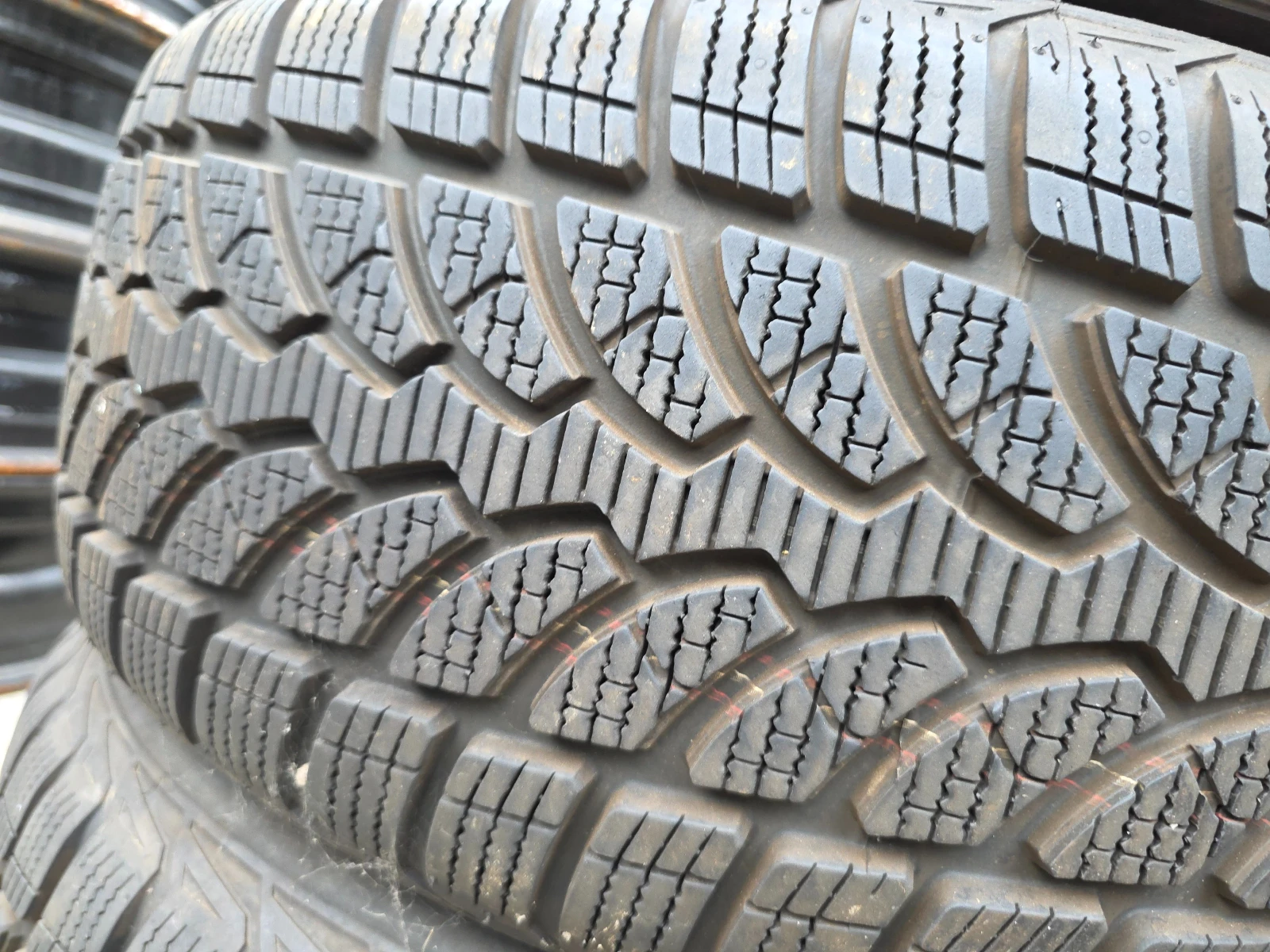 Гуми Зимни 225/55R16, снимка 3 - Гуми и джанти - 55478042