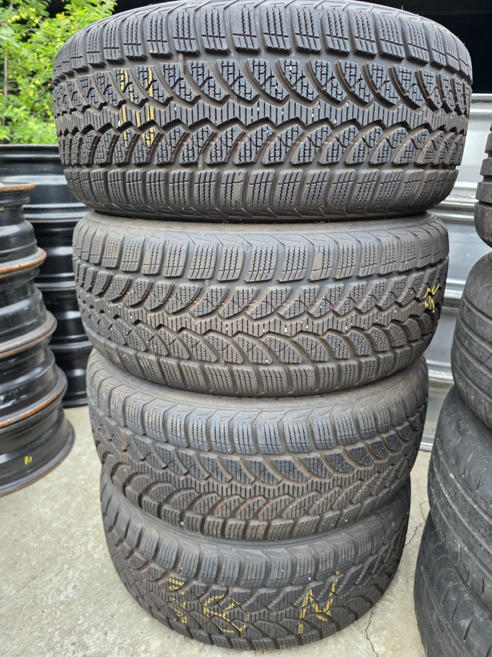 Гуми Зимни 225/55R16, снимка 5 - Гуми и джанти - 55478042