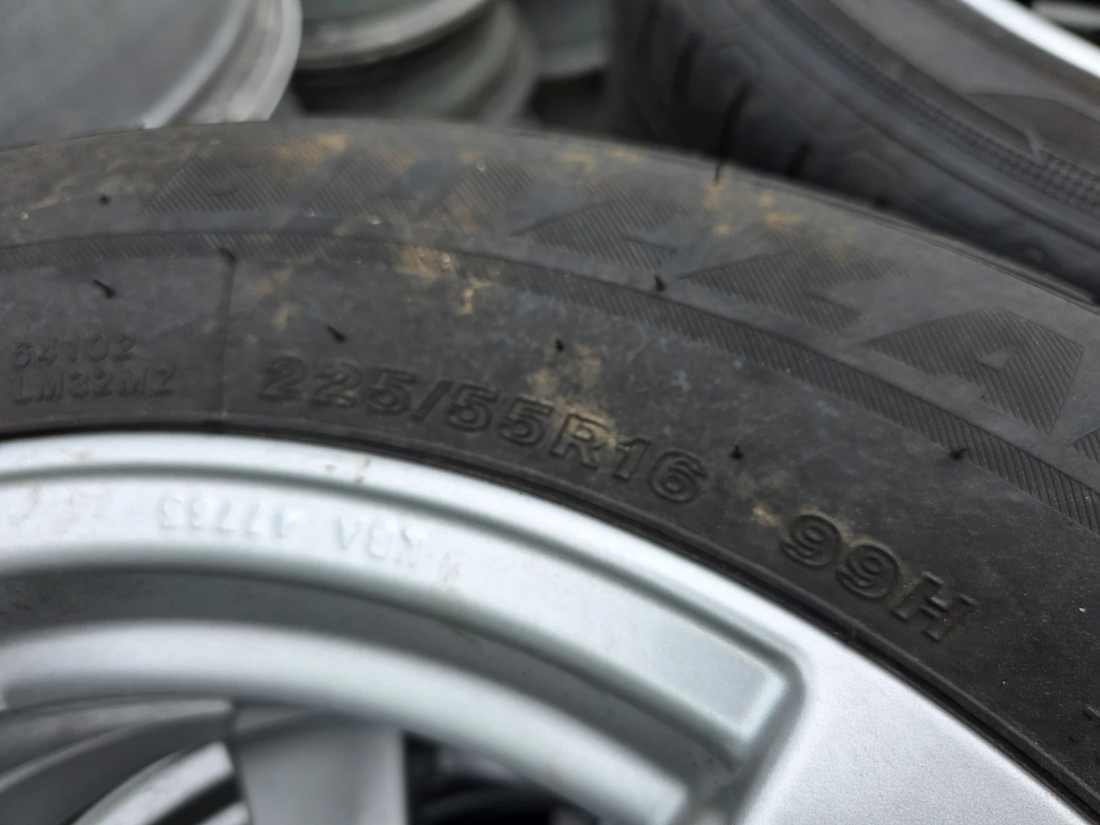 Гуми Зимни 225/55R16, снимка 7 - Гуми и джанти - 55478042