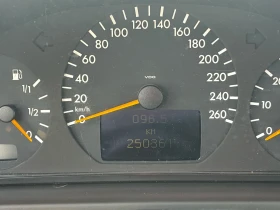 Mercedes-Benz E 320 4 Matic, снимка 11