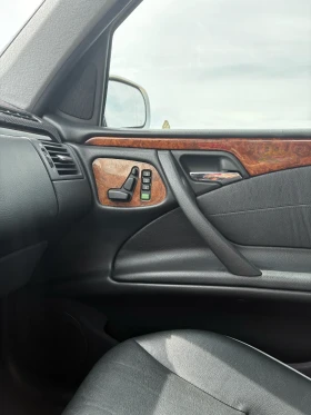 Mercedes-Benz E 320 4 Matic, снимка 10