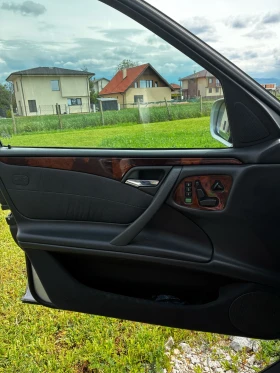 Mercedes-Benz E 320 4 Matic, снимка 9
