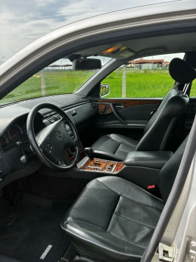 Mercedes-Benz E 320 4 Matic, снимка 6