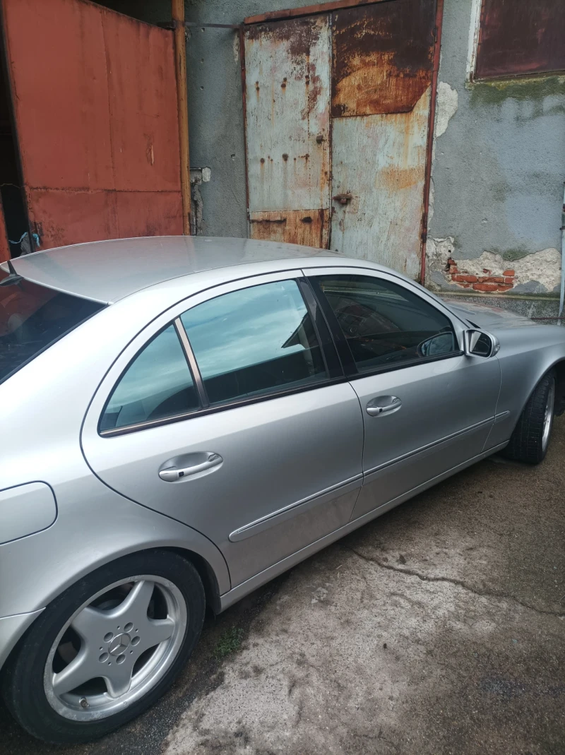 Mercedes-Benz E 320, снимка 4 - Автомобили и джипове - 47550263