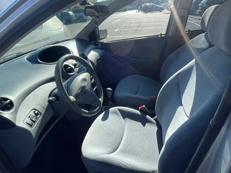 Toyota Yaris 1.0, снимка 6 - Автомобили и джипове - 48018050