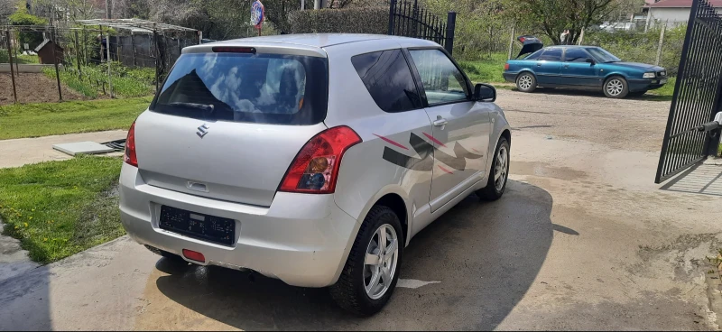Suzuki Swift 1.3i, снимка 5 - Автомобили и джипове - 51692643
