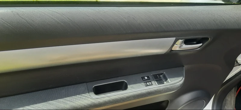 Suzuki Swift 1.3i, снимка 7 - Автомобили и джипове - 51692643