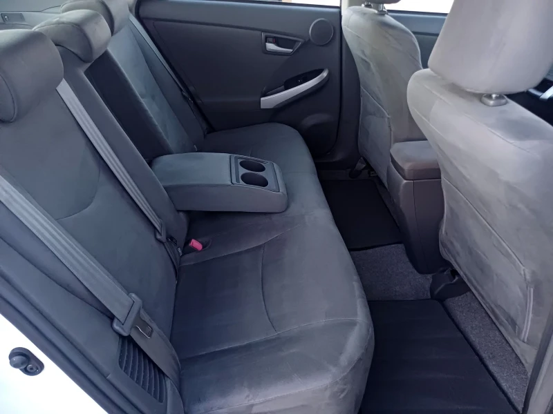 Toyota Prius 1, 8, снимка 13 - Автомобили и джипове - 52527736