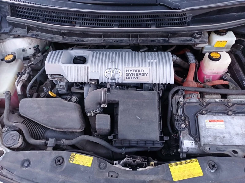 Toyota Prius 1, 8, снимка 16 - Автомобили и джипове - 52527736