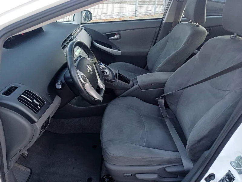 Toyota Prius 1, 8, снимка 8 - Автомобили и джипове - 52527736