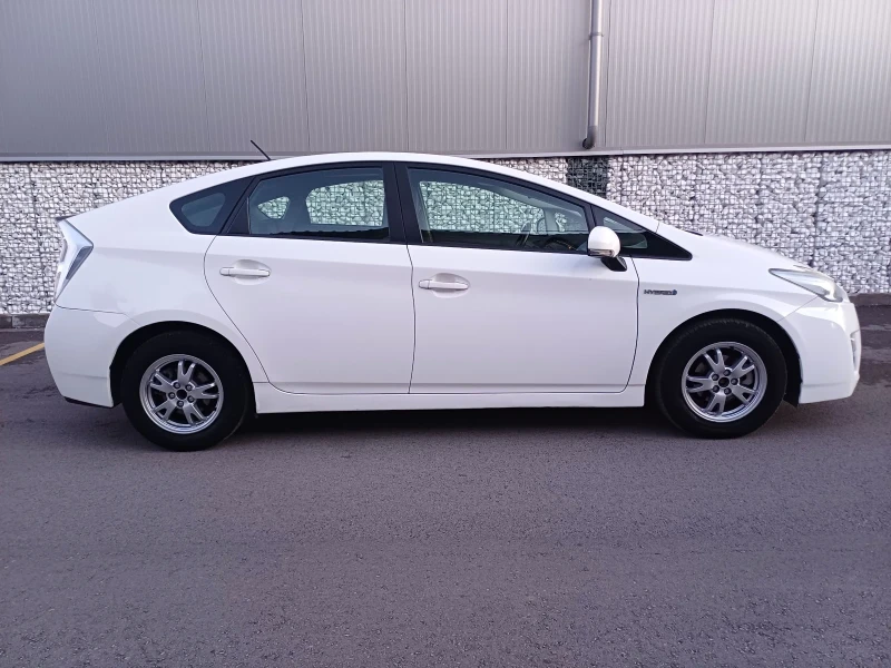 Toyota Prius 1, 8, снимка 5 - Автомобили и джипове - 52527736