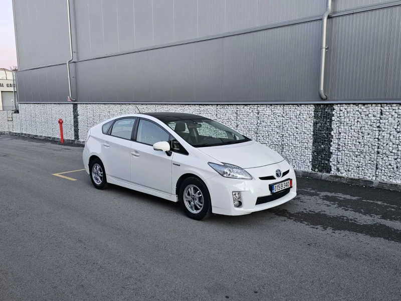 Toyota Prius 1, 8, снимка 2 - Автомобили и джипове - 52527736