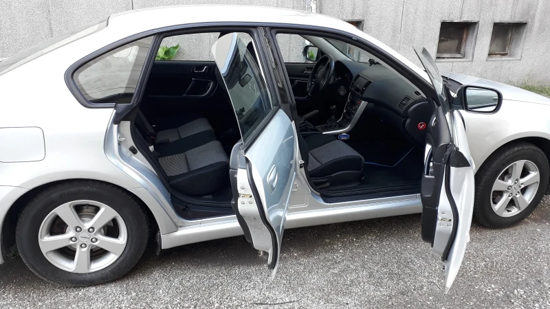 Subaru Legacy 2.0, снимка 3 - Автомобили и джипове - 53050468