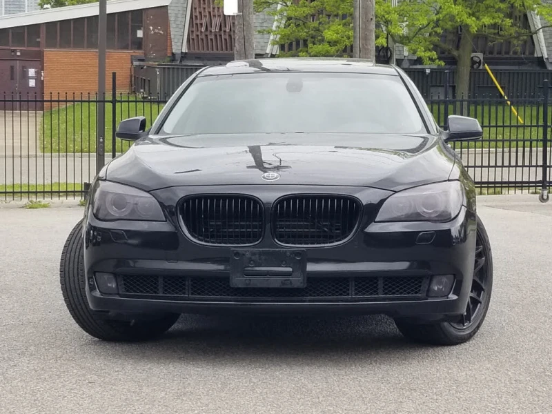 BMW 750 Alpina* B7* xDrive* АвтоКредит* (ЦЕНА ДО БГ), снимка 2 - Автомобили и джипове - 53190523