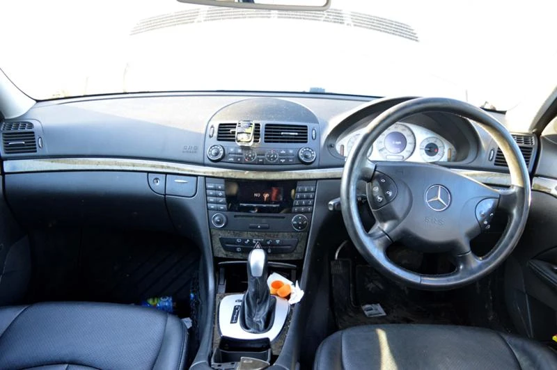 Mercedes-Benz E 320 W211, снимка 6 - Автомобили и джипове - 20157944