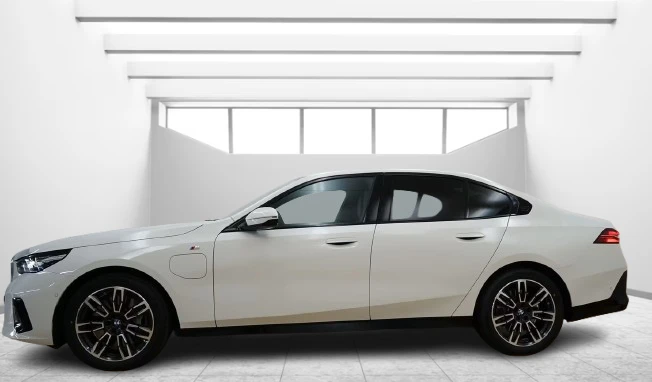 BMW 550 e xDrive = M-Sport = Гаранция - изображение 4