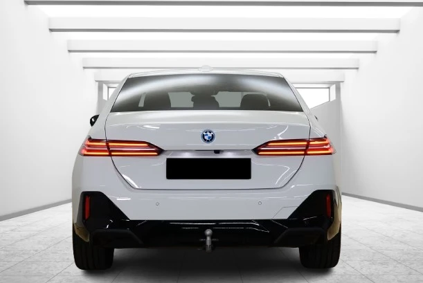 BMW 550 e xDrive = M-Sport = Гаранция - изображение 2