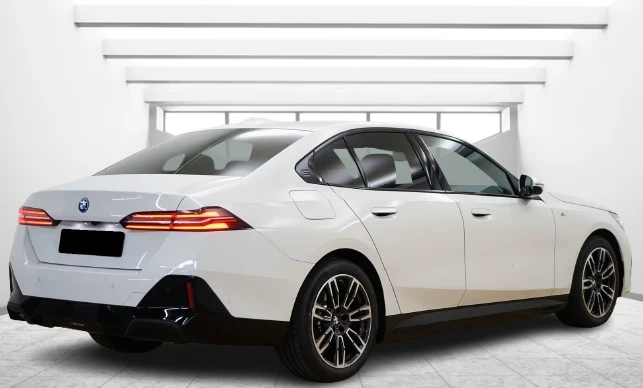 BMW 550 e xDrive = M-Sport = Гаранция - изображение 3