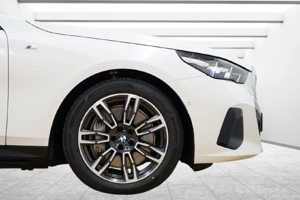 BMW 550 e xDrive = M-Sport = Гаранция - изображение 5