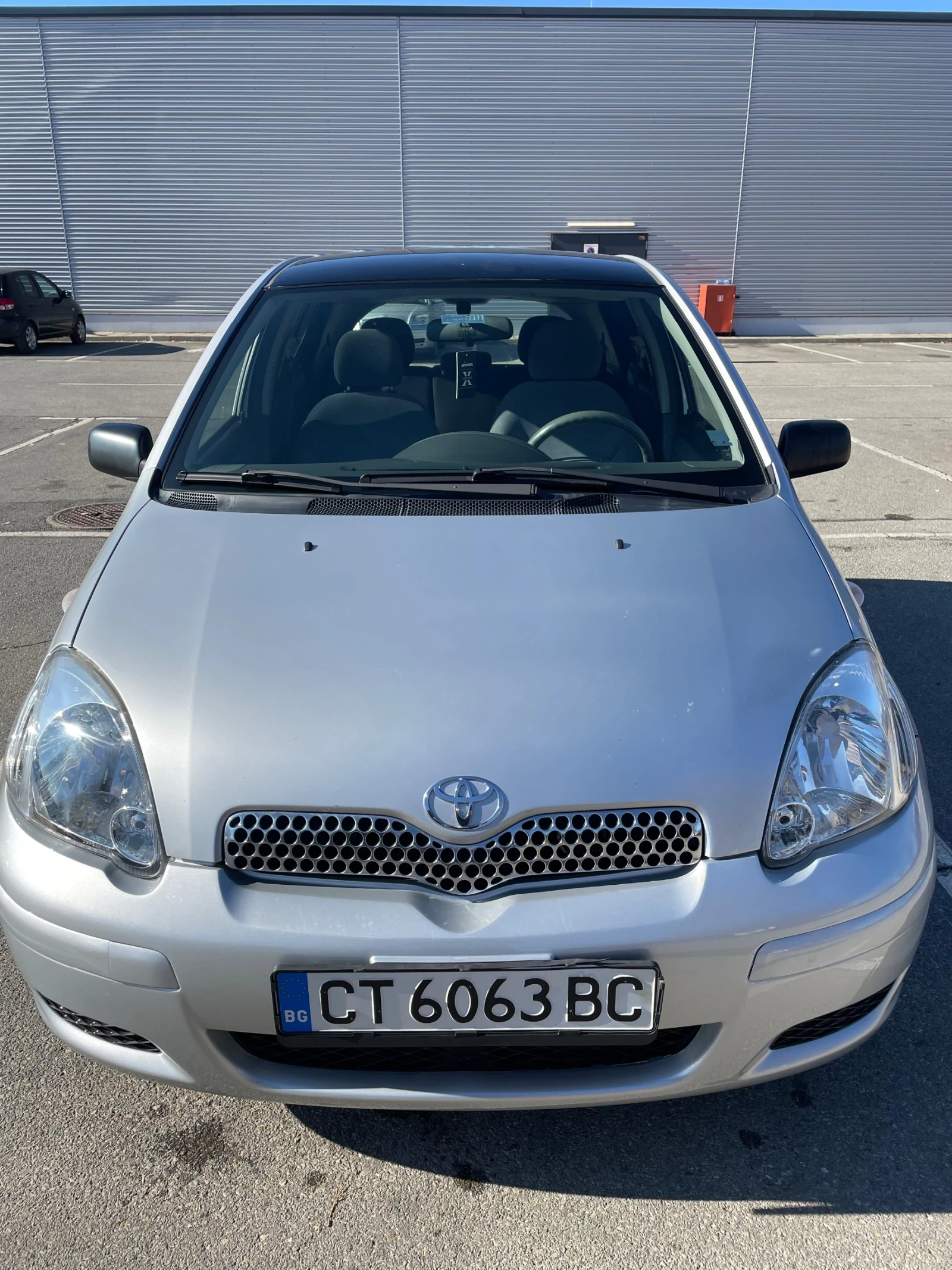 Toyota Yaris 1.0 - изображение 2