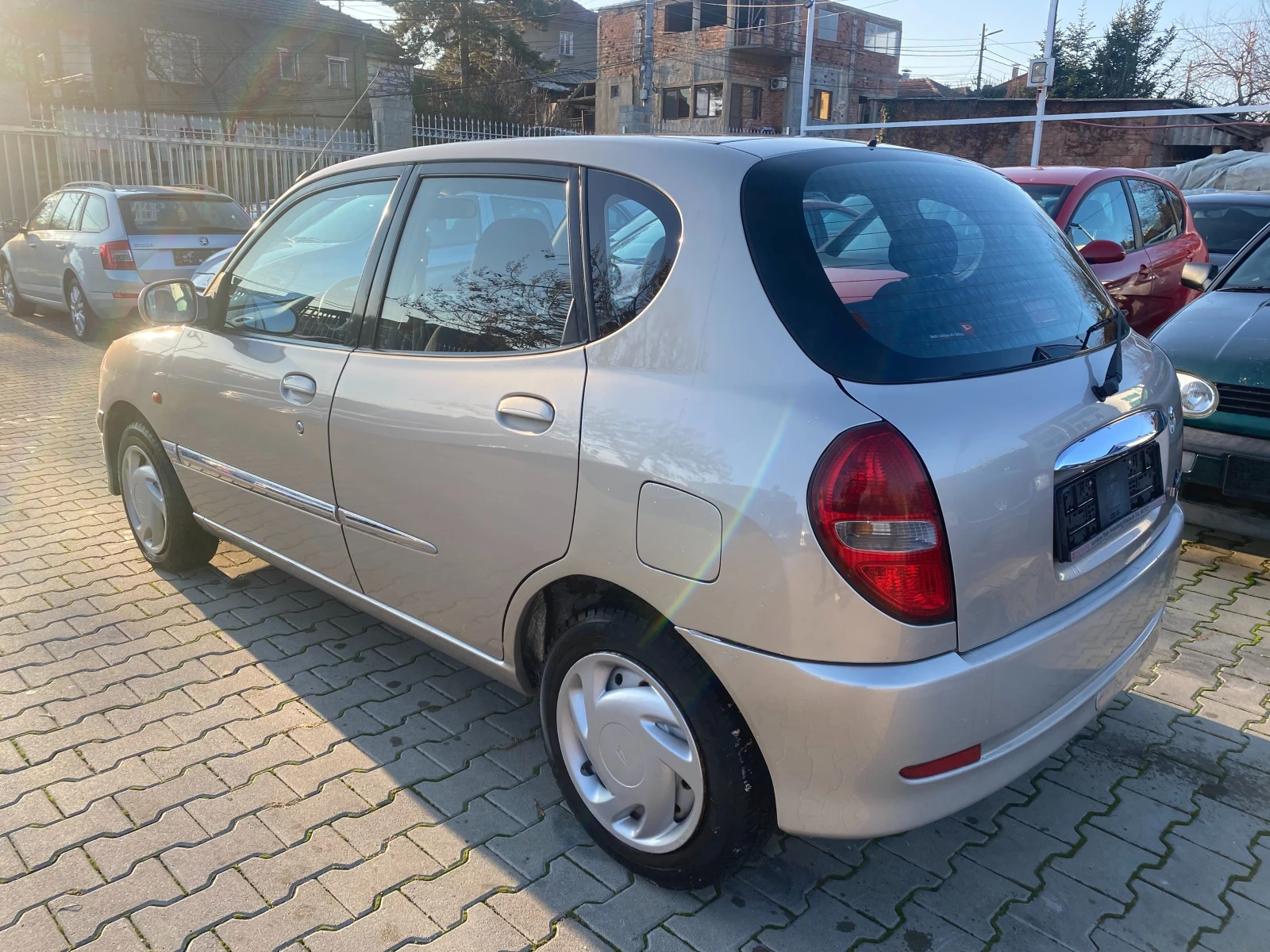 Daihatsu Sirion 1.0 58к.с - изображение 2